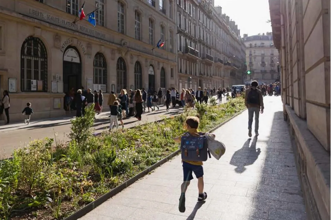 "We Love Car-Free School-Streets!"